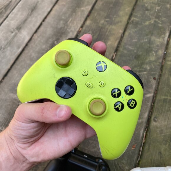 Lot of 3 Microsoft Xbox One Remote Controllers - Black, Volt Green, White - Picture 3 of 7